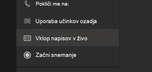 Možnost »Vklopi napise v živo« v meniju z možnostmi srečanja v aplikaciji Teams