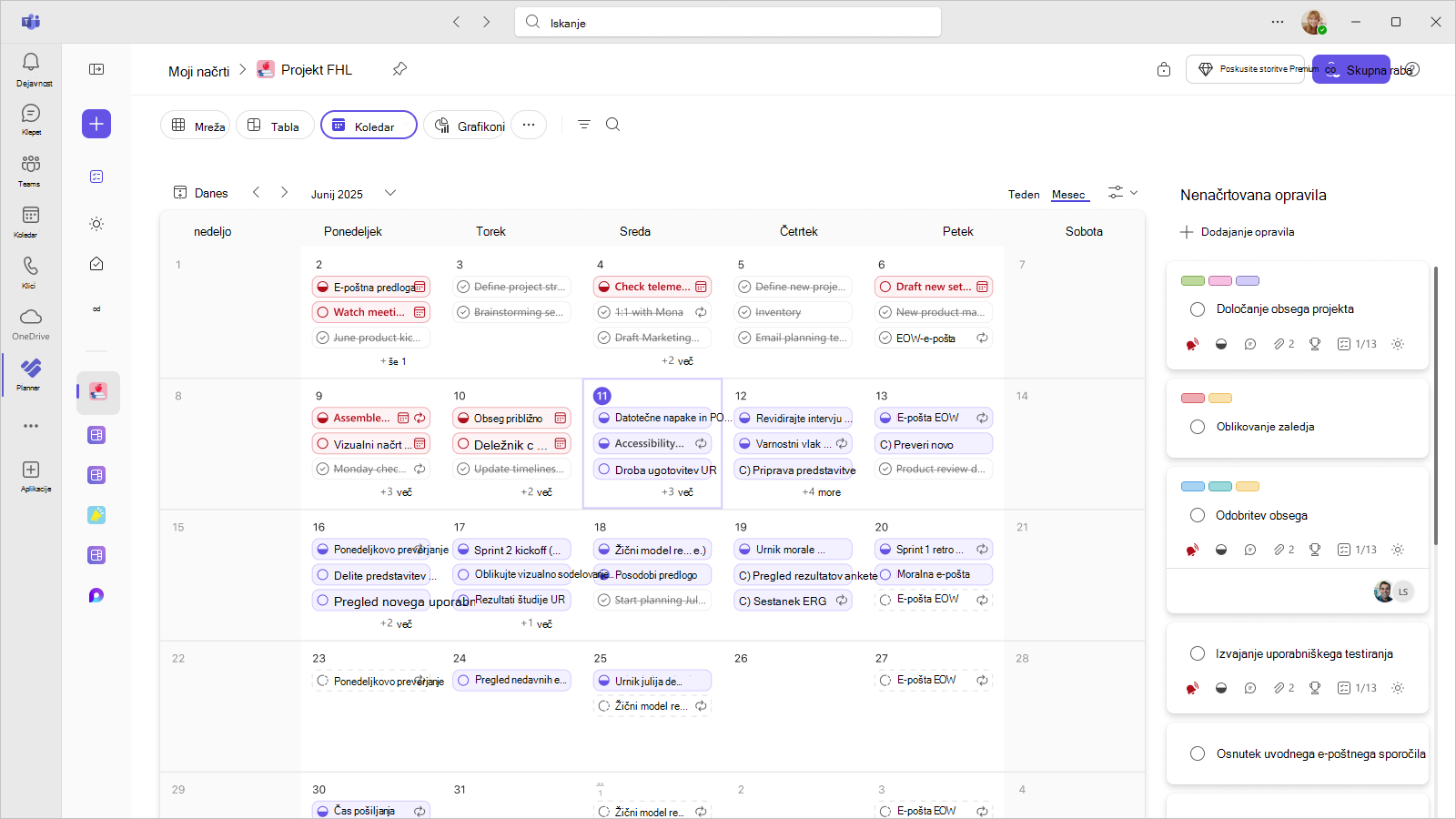 Posnetek zaslona načrta v aplikaciji Planner v aplikaciji Teams prikazuje pogled Koledar uporabnikovih opravil za mesec.