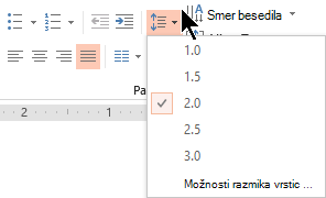 Možnosti menija Razmik vrstic na traku omogočajo izbiro možnosti enojnega razmika, dvojnega razmika ali drugih možnosti navpičnega razmika vrstic.