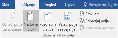 Kot del spajanja dokumentov Word na zavihku Pošiljanje v skupini Pisanje & vstavljanje polj izberite Naslovni blok.