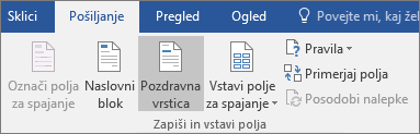 Kot del spajanja dokumentov Word na zavihku Pošiljanje v skupini Pisanje & vstavljanje polj izberite Pozdravna vrstica.