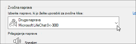 Posnetek zaslona, ki prikazuje spustni meni zvočne naprave v pogovornem oknu Nastavitve zvočne naprave.