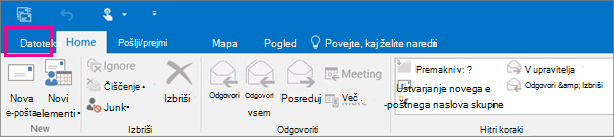 Tako je videti trak v programu Outlook 2016.