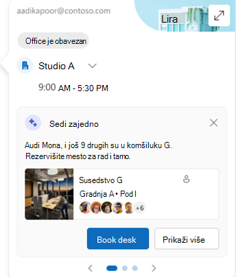 Snimak ekrana kartice radne lokacije koja uključuje dugme za rezervisanje radnog stola za događaj uživo.