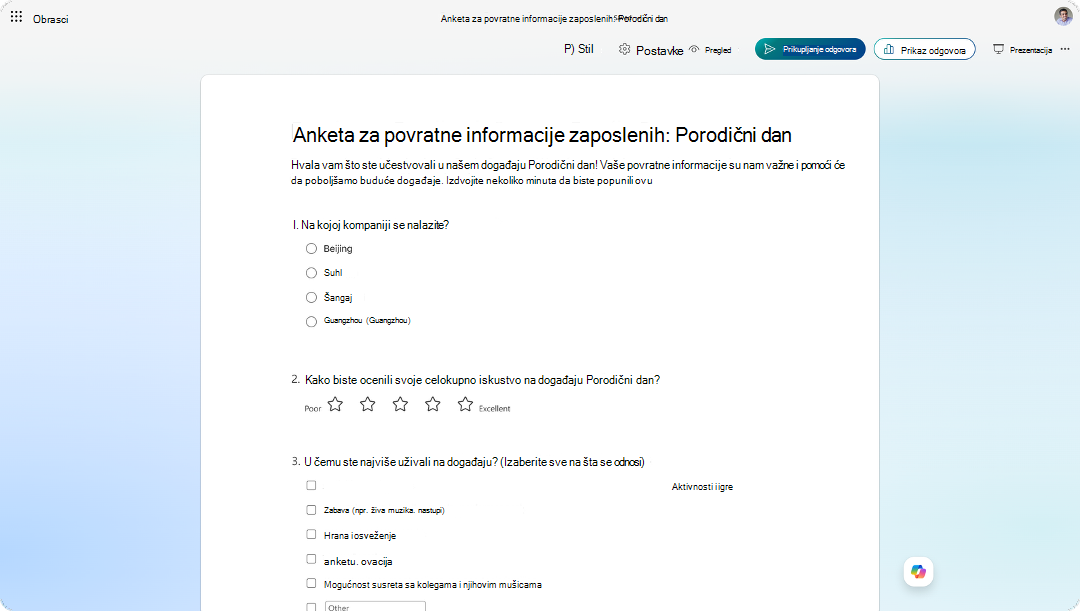 Snimak ekrana koji prikazuje anketu o povratnim informacijama zaposlenih u usluzi Microsoft Forms sa pitanjima za ocenu događaja i povratnim informacijama.