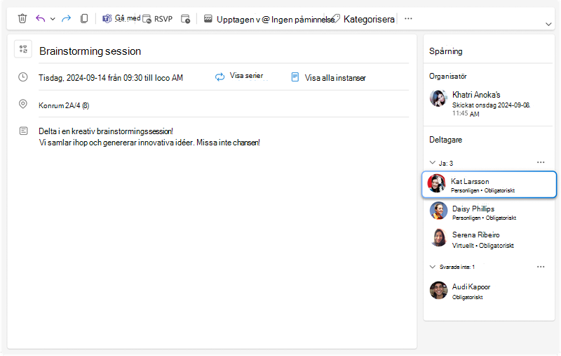 Bilden visar ett mötesspårningsfönster där man kan se alla svar för varje inbjuden deltagare tillsammans med den nya extra informationen om om varje deltagare kommer att delta personligen eller virtuellt.