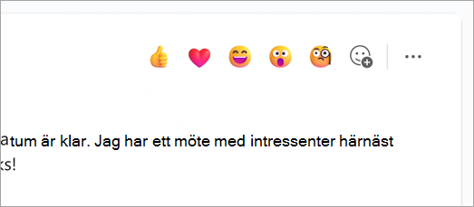 Skärmbild som visar emoji för snabbreaktion ovanför ett chattmeddelande