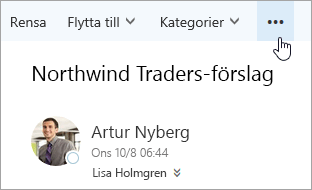En skärmbild av knappen Fler kommandon på menyraden i Outlook.