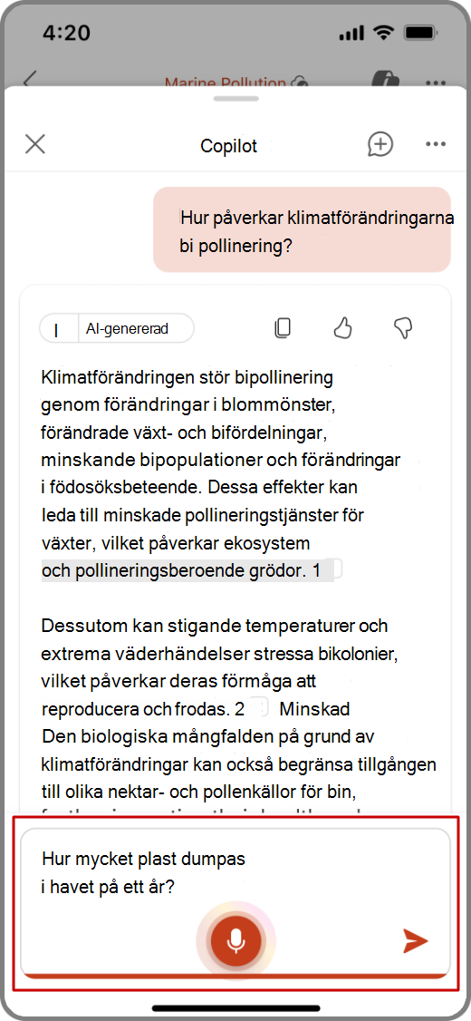 Skärmbild av Copilot i PowerPoint på en iOS-enhet med röstinmatningsfunktionen markerad