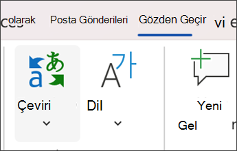 Microsoft Word'de gözden geçir ve ardından çevir'i seçmenin ekran görüntüsü