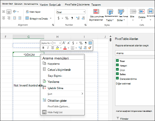 #SPILL! hatası içeren bir PivotTable'ın gösterildiği Excel çalışma sayfası. PivotTable Seçenekleri ve Alan Listesini Gizle gibi seçeneklerin gösterildiği sağ tıklama bağlam menüsü açılır. Sağ tarafta PivotTable Alanları bölmesi açık ve en üstte Excel şeridi görünür ve PivotTable Çözümle ve Tasarım sekmeleri görünür.
