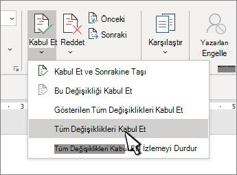 Word'da Tüm Değişiklikleri Kabul Et seçeneğini içeren açılır menü