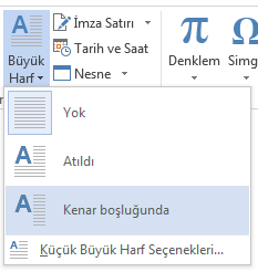 Büyük harf menüsünde, harfi paragraf içinde değil kenar boşluğunun içinde büyütmek için Kenar boşluğunda seçeneğini belirleyin.