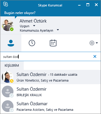 Eklenecek kişi aranırken Skype Kurumsal penceresinin ekran görüntüsü.