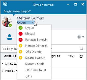 Durum menüsünün açık olduğu Skype Kurumsal penceresinin ekran görüntüsü.
