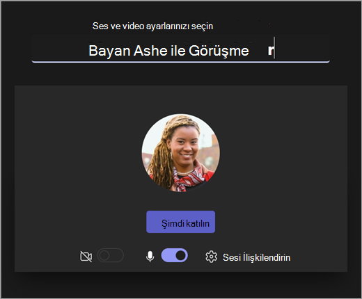 Eğitimci Eğitim için Microsoft Teams'da bir toplantıya başladığında ekranın açılmasının ekran görüntüsü.