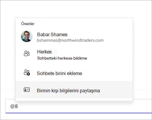 @mention kullanarak paylaşmak üzere bir kişiyi açmayı gösteren ekran görüntüsü.