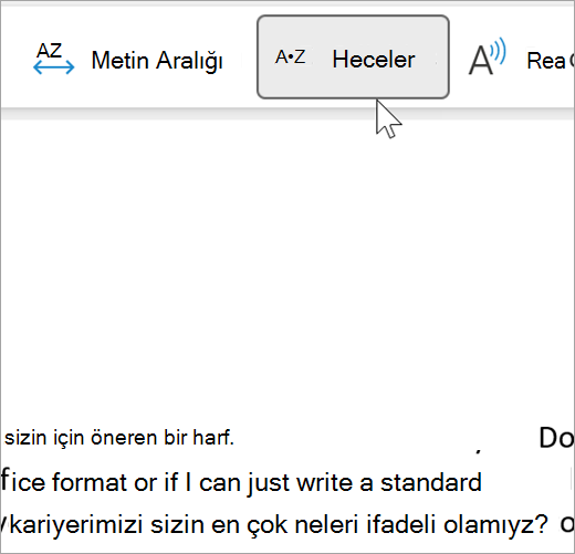 Tam ekran okuyucunun Hece özelliğinin seçildiği ve bir e-postadaki birkaç sözcüğün hecelere ayrıldığını gösteren ekran görüntüsü. öneri sözcüğü, ö nokta ne nokta ri olarak gösterilir