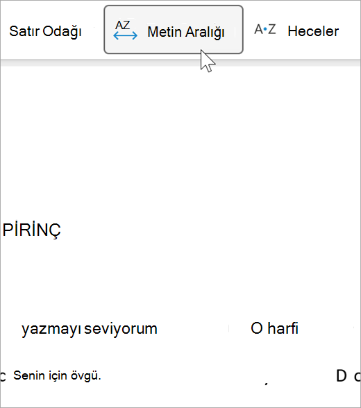 Tam ekran okuyucunun metin aralığı seçeneğinin ekran görüntüsü, harfler ve kelimeler arasında daha büyük bir mesafe var
