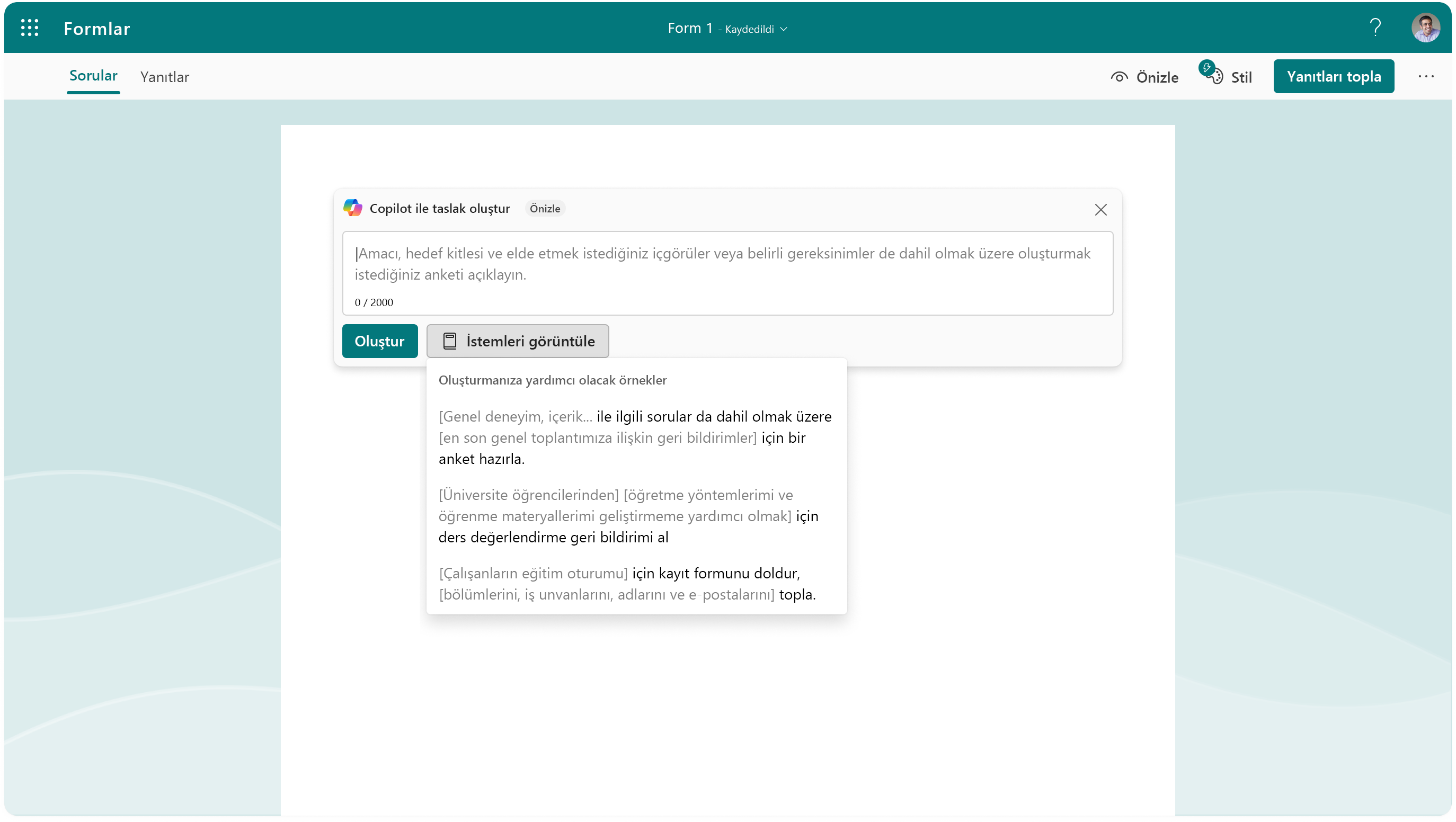 Forms'da Copilot için istem seçeneklerini gösteren ekran görüntüsü