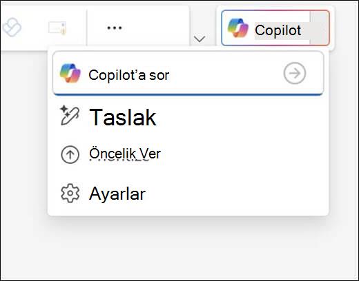 Outlook'ta Copilot menüsü.