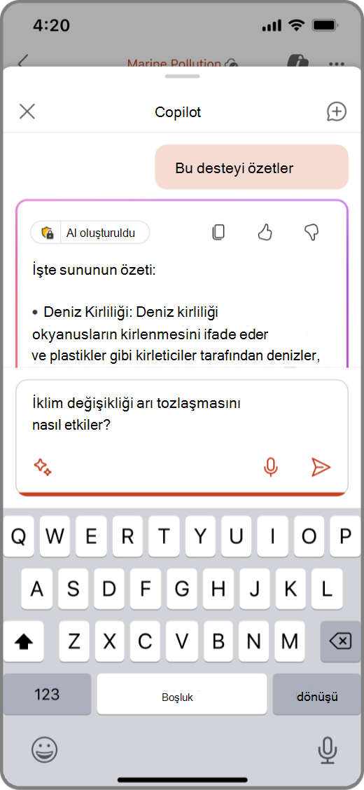 iOS cihazında PowerPoint'te oluşturma kutusunda bir istem bulunan Copilot'ın ekran görüntüsü