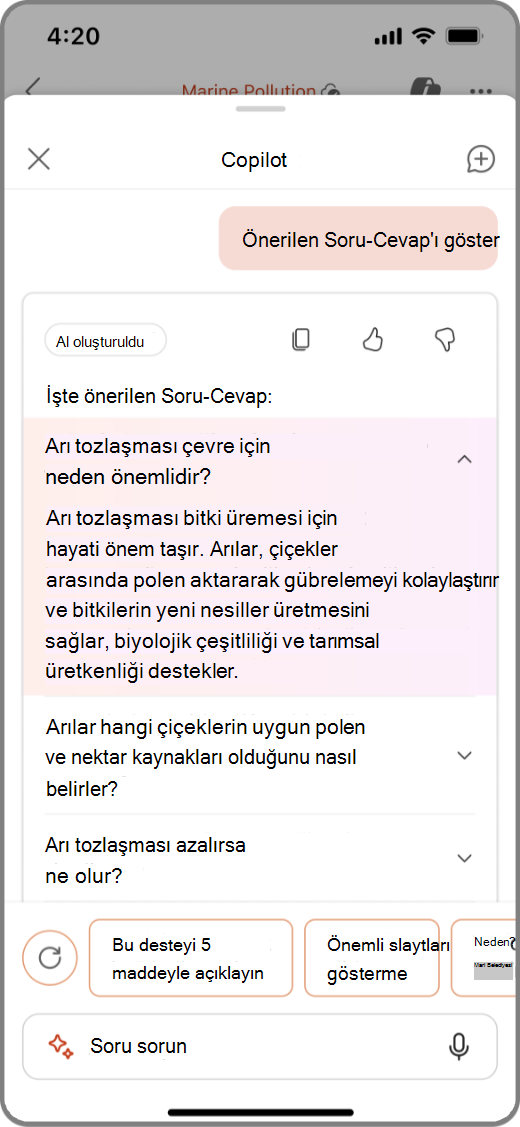 iOS cihazında PowerPoint'te önerilen Q&As ile Copilot'un ekran görüntüsü