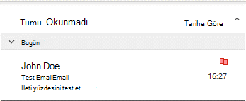 Bayraklı e-postayı gösteren Outlook gönderilen öğeler penceresi