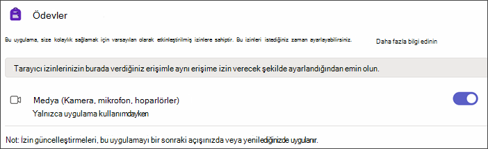 Uygulama İzinleri seçildikten sonra Teams ayarlarının ekran görüntüsü. Medya adlı ayar, iki durumlu düğme açıkken gösterilir.