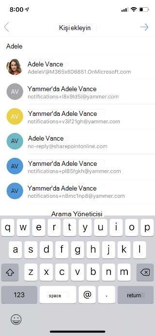 Üstte Kişi ekle ve aşağıda kişi listesinin yer aldığı bir mobil ekran gösterir.