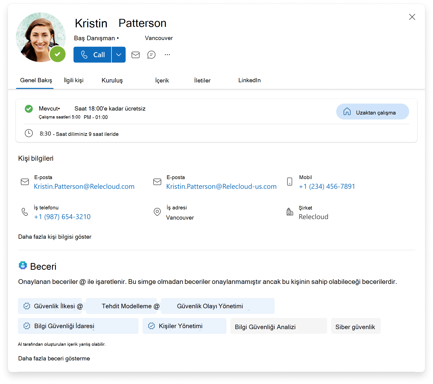Genel bakışı, iletişim bilgilerini ve onaylanmış ve onaylanmamış becerilerin listesini listeleyen Microsoft 365 profil kartının ekran görüntüsü