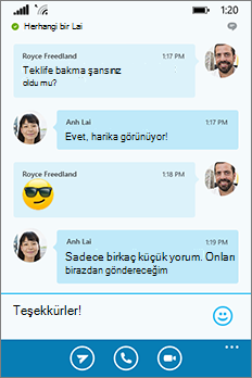 Windows Phone için yeni Skype Kurumsal görünümü ve deneyimine sahip konuşma penceresi