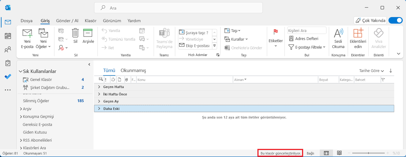 Outlook paylaşılan posta kutusu ve Bu klasör güncelleştiriliyor iletisi kırmızı daire içine alınmış