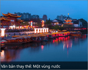 Hình ảnh với văn bản thay thế được tạo tự động ở cạnh dưới của hình ảnh trong Word cho Windows.