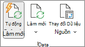 Nhóm dữ liệu trong tab Phân tích PivotTable của Dải băng. Nhóm Dữ liệu chứa các nút Tự động Làm mới, Làm mới và Thay đổi Nguồn Dữ liệu.