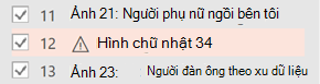 Ký hiệu cảnh báo sẽ xuất hiện bên cạnh một mục cần văn bản thay thế.