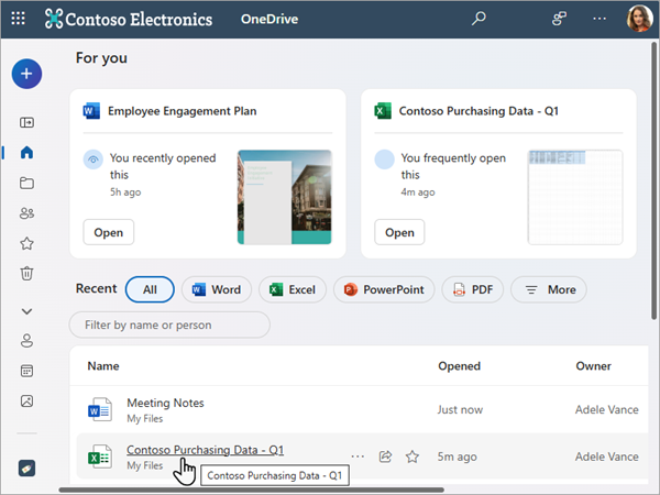 Ảnh chụp màn hình hiển thị OneDrive đang mở với nhiều tài liệu và ứng dụng.