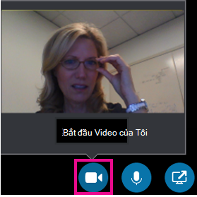 Bấm vào biểu tượng video để khởi động camera của bạn cho cuộc trò chuyện video trong Skype for Business.