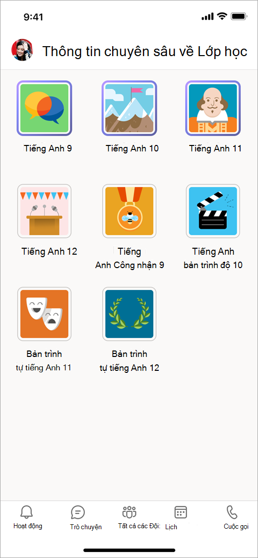 Ảnh chụp màn hình hiển thị Teams trên thiết bị di động trong Thông tin chuyên sâu về Lớp học, xem các ô xếp cho tám nhóm lớp.
