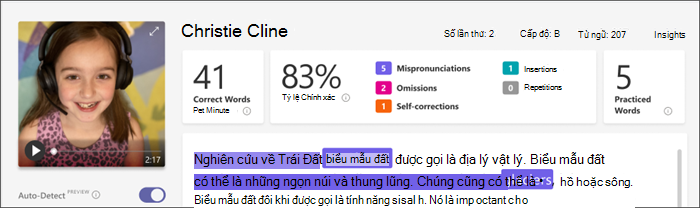 Ảnh chụp màn hình ngăn xem lại tiến trình đọc. Một số từ trong đoạn văn được tô sáng bằng màu hồng xanh cổ két và cam cho biết một loại lỗi, dữ liệu thu thập được hiển thị phía trên đoạn văn