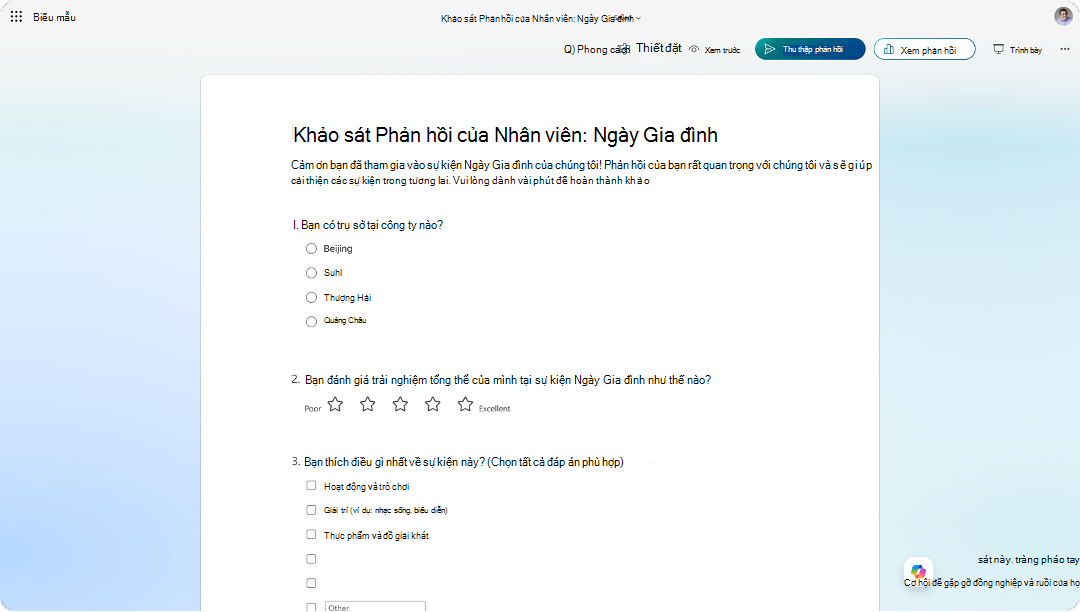 Ảnh chụp màn hình hiển thị Khảo sát Phản hồi Nhân viên trong Microsoft Forms với các câu hỏi xếp hạng sự kiện và phản hồi.