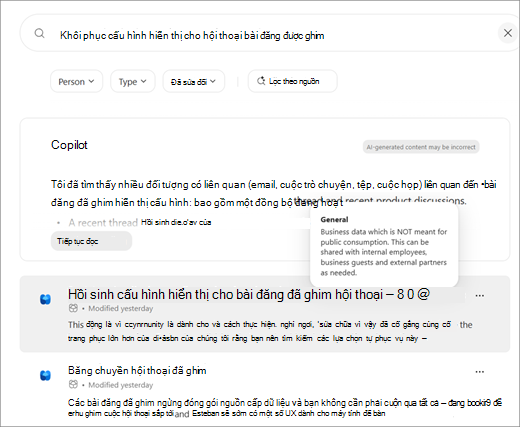 Ảnh chụp màn hình hiển thị trang kết quả tìm kiếm với Viva Engage có chứa huy hiệu nhãn nhạy cảm. Mẹo công cụ xuất hiện khi di chuột qua hiển thị thông tin mức nhạy cảm bất kể loại phân loại.