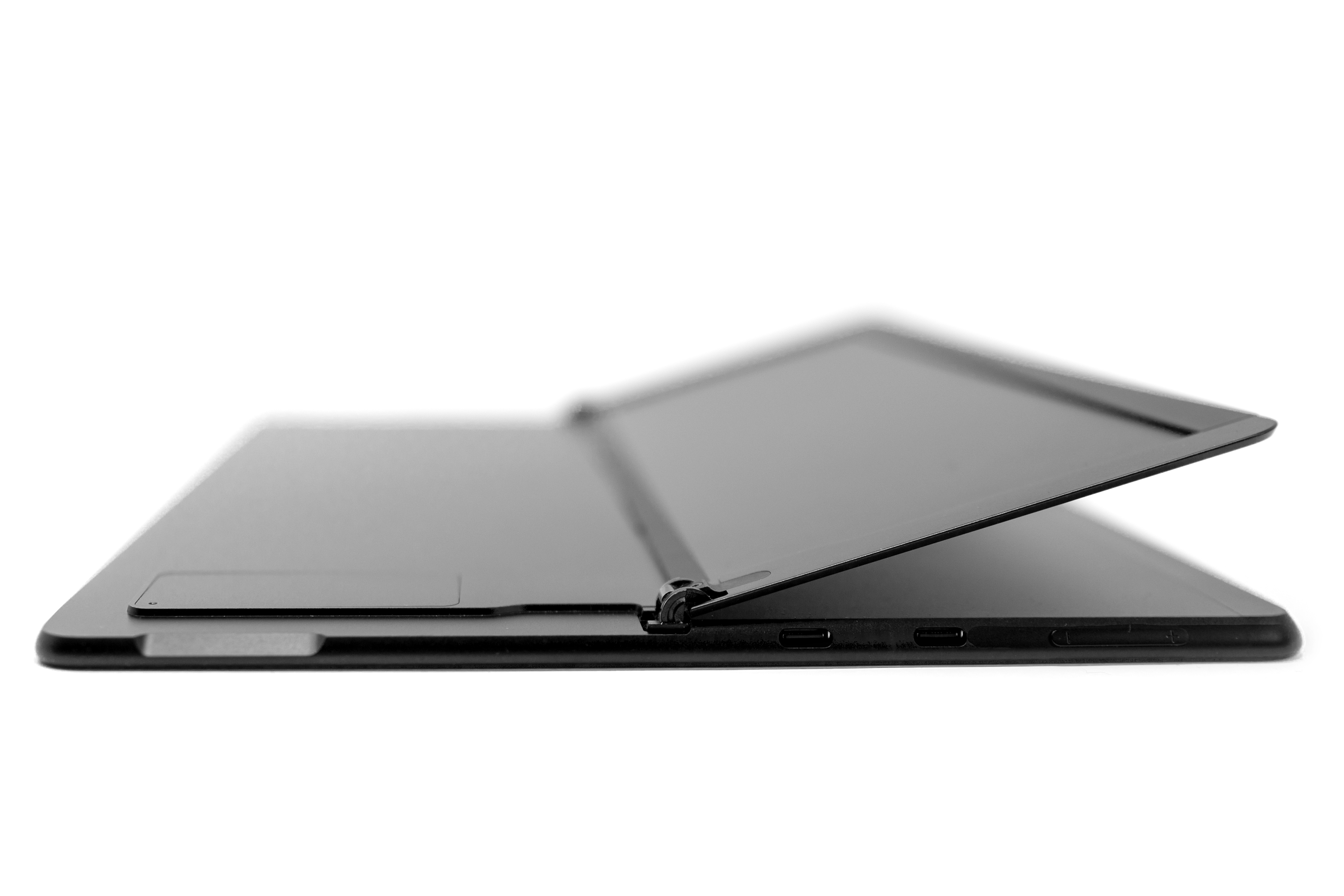 將 Surface Pro X 的支架抬起以顯露 SIM 卡蓋。